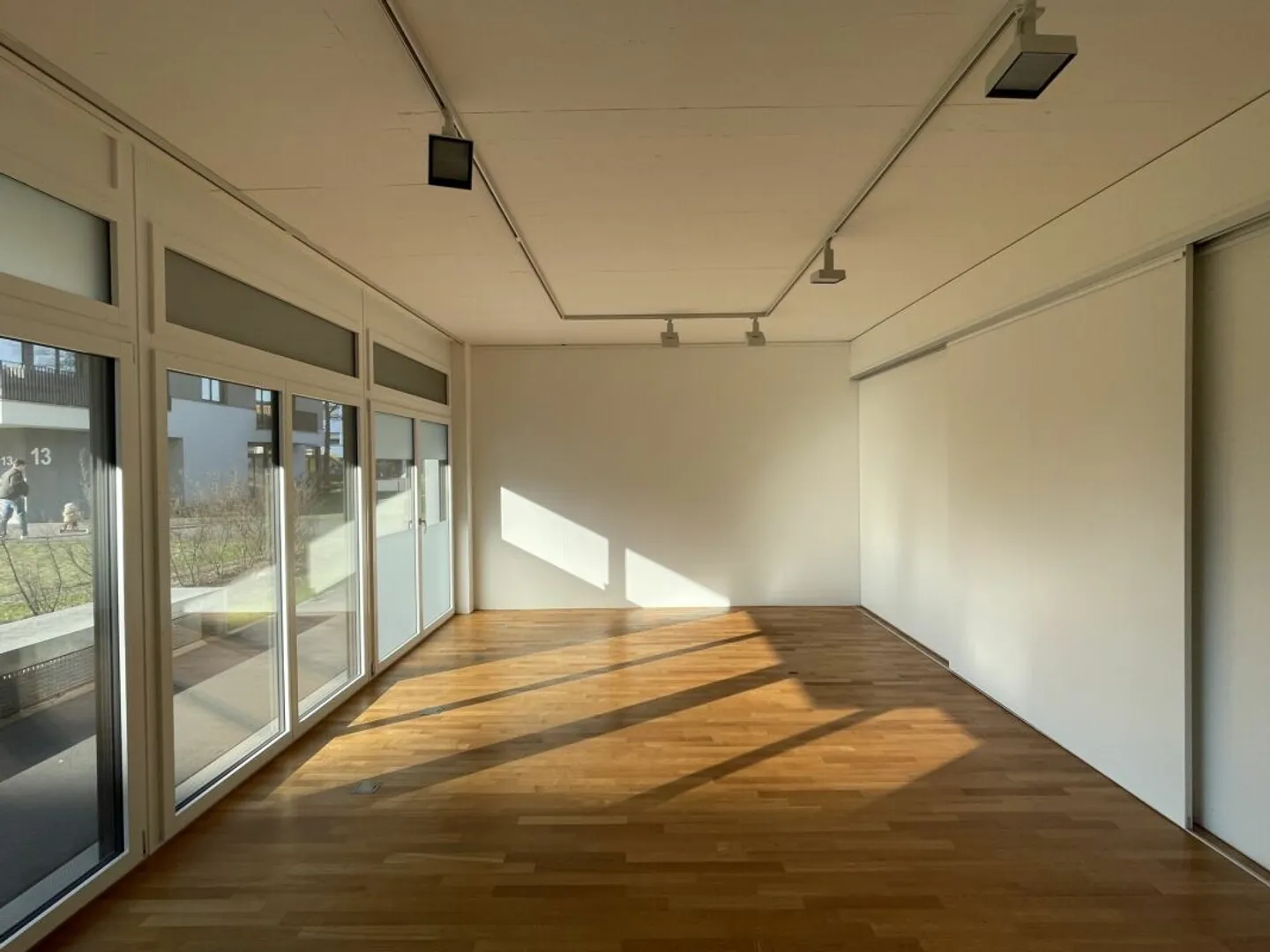 funktional und modern Arbeiten - Photo 2 of 6