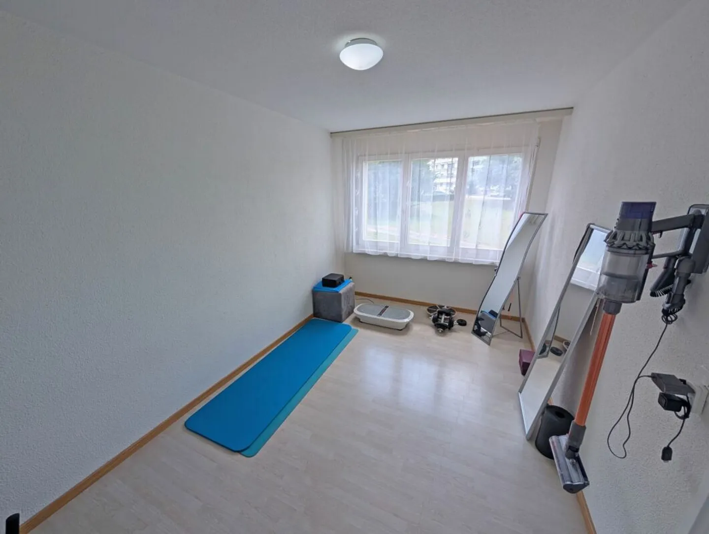 Stylish Family Apartment in Quiet Area - Photo 8 of 13