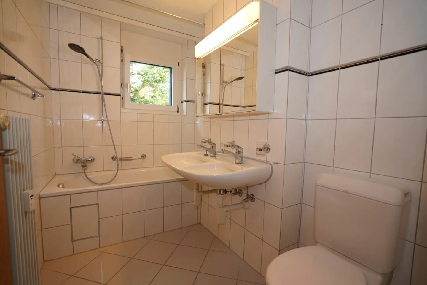 Appartamento giardino 3,5 stanze con molta privacy - Foto 7 di 9