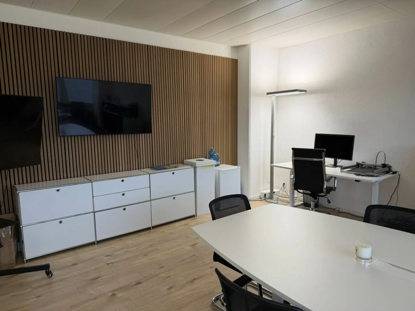Ufficio moderno e completamente attrezzato - Foto 3 di 8