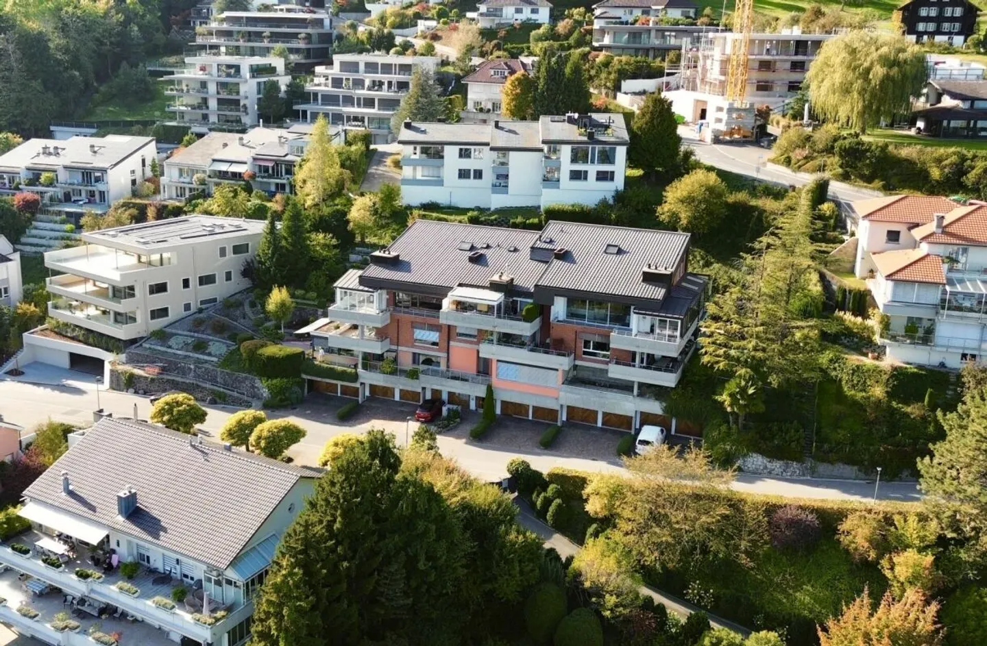 Appartement duplex exclusif de 5½ pièces avec vue panoramique sur le lac et les montagnes à Hergiswil - Photo 1 sur 13