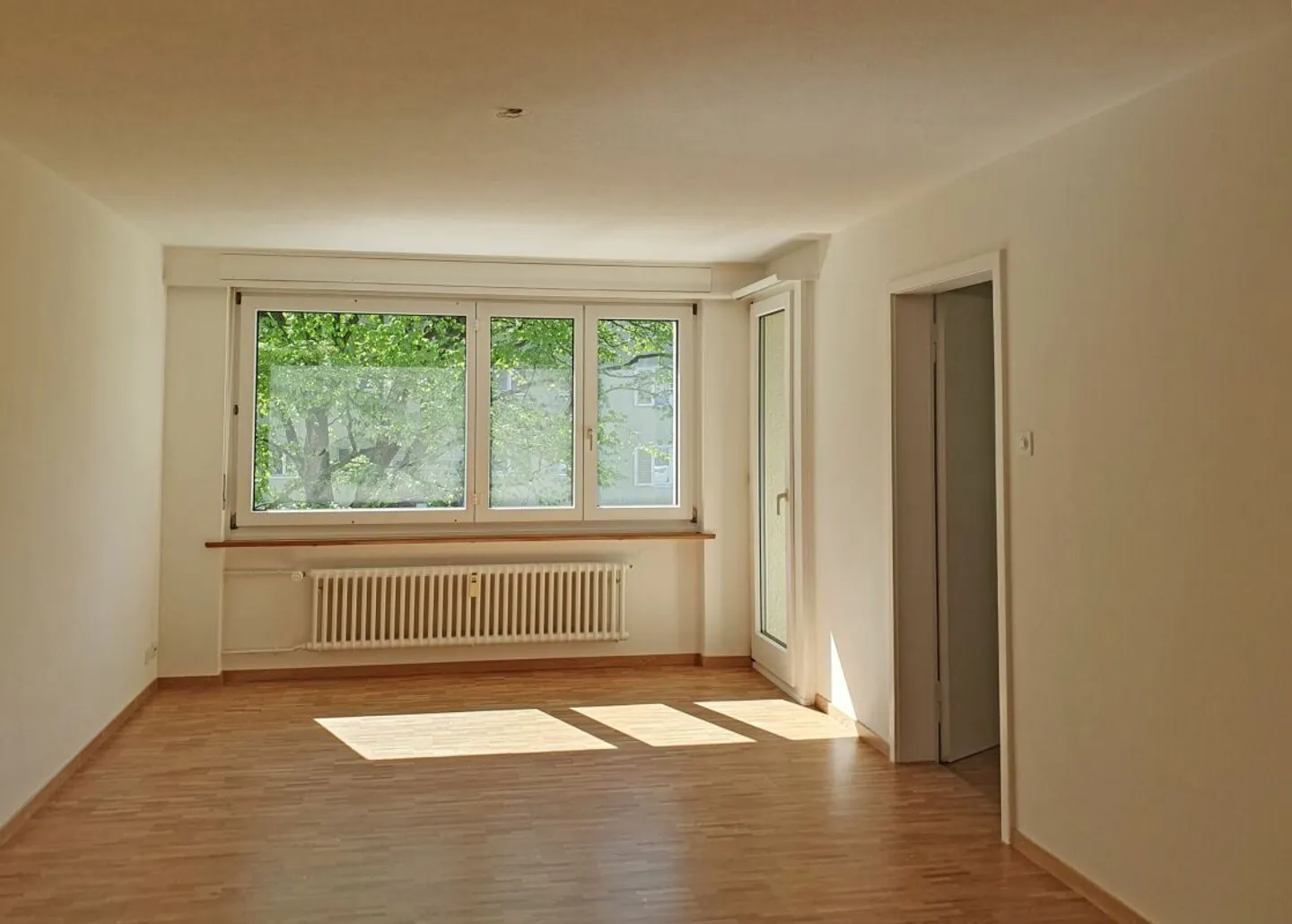 Appartement rénové et lumineux avec balcon bien ensoleillé - Photo 2 sur 13