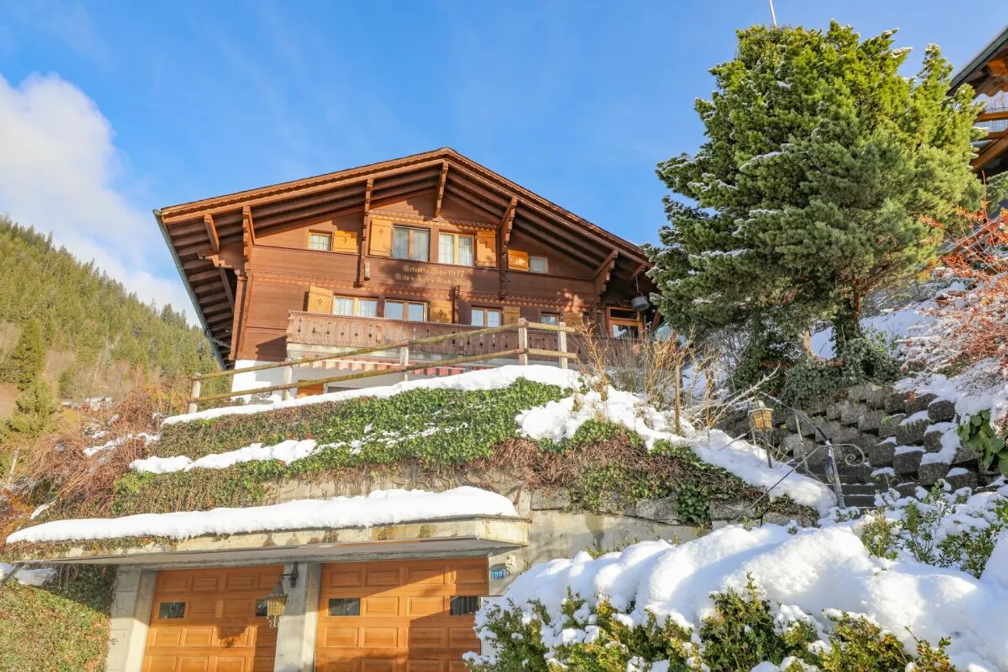 Ampia casa bifamiliare con garage - Foto 1 di 9