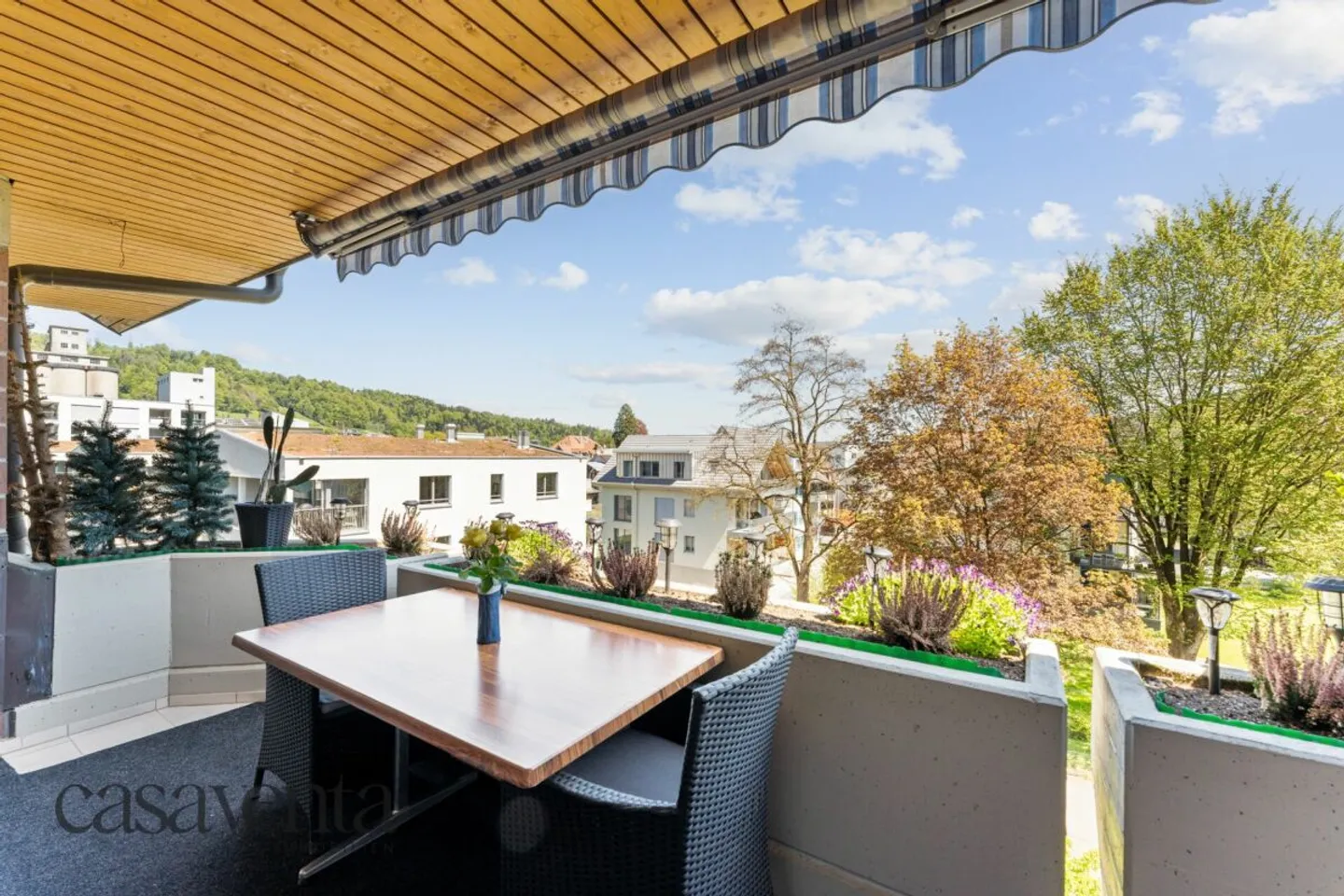 Attractive 3.5-Room Apartment with Balcony & Potential - only 2 min. to the S-Bahn - Photo 5 of 13