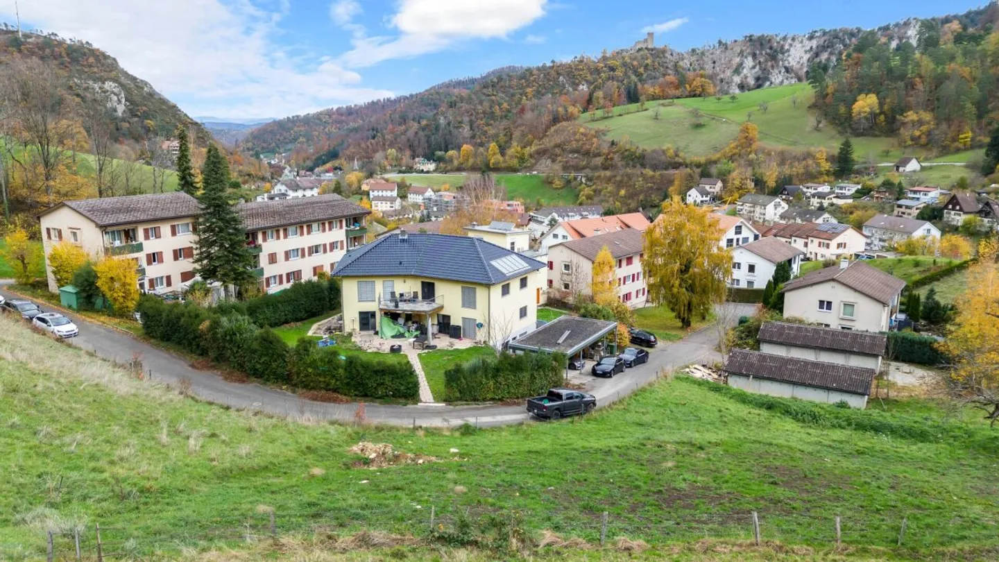 Sonniges Bauland mit bewilligten MFH Projekten - Waldenburg BL - Foto 7 von 7