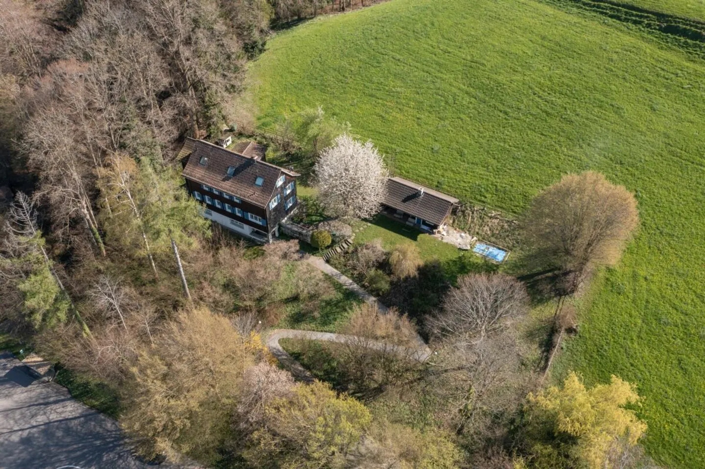 Magnifique maison individuelle modernisée avec une intimité absolue et vue sur le lac - Photo 4 sur 13