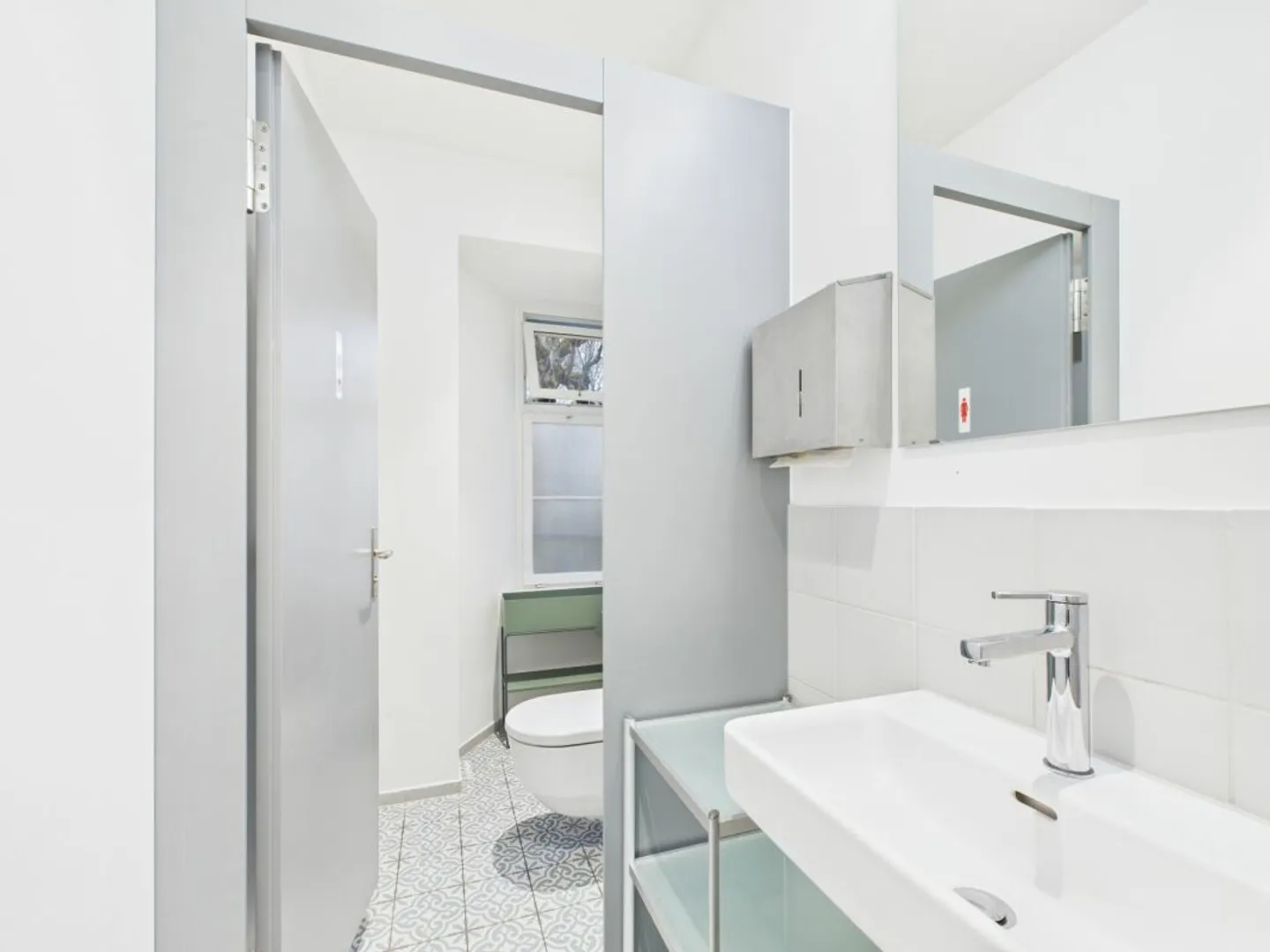 Bureau attrayant dans un emplacement calme - utilisation polyvalente avec 6 places de parking - Photo 9 sur 9