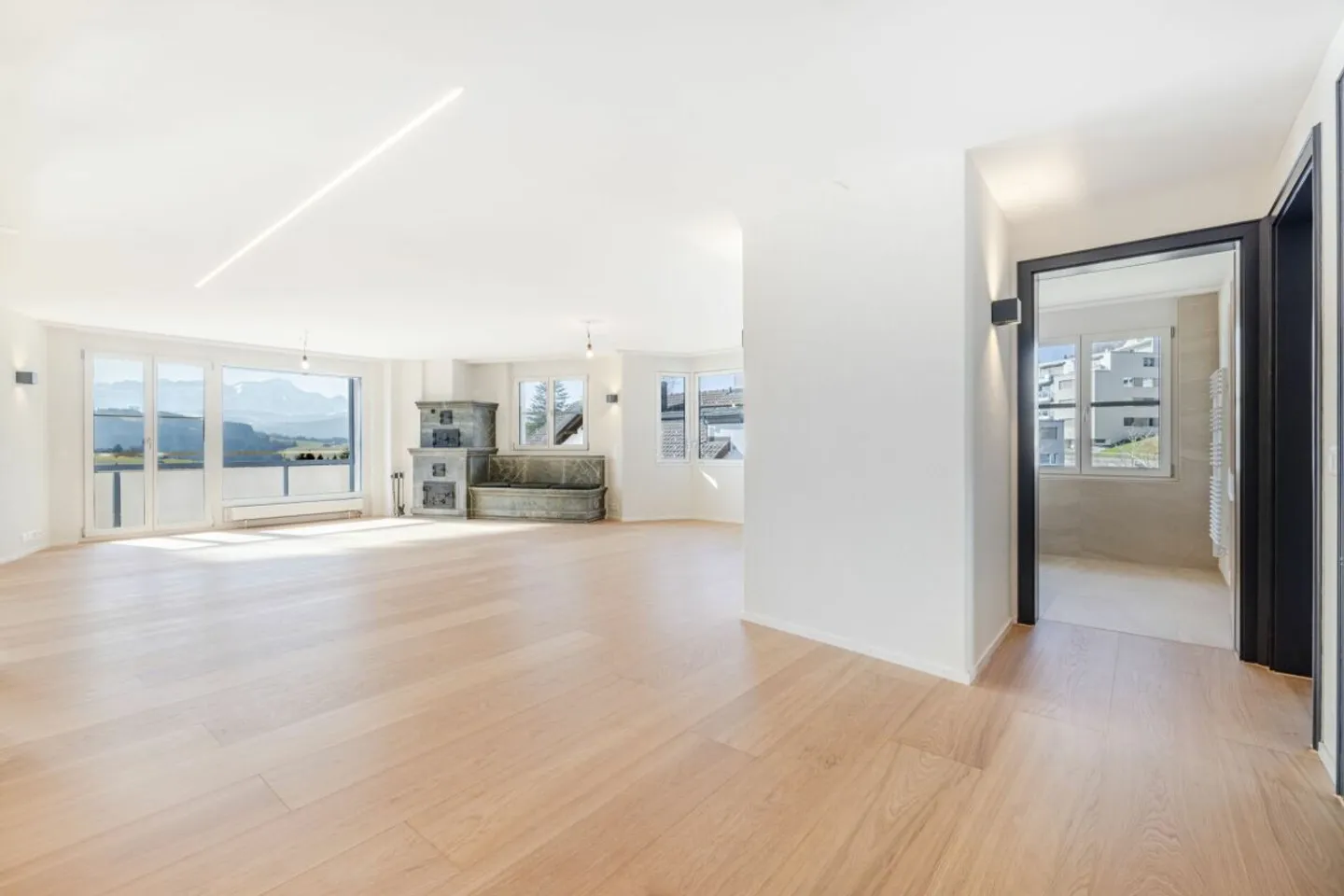 Exclusive, modern and with breathtaking views of the Säntis: 6.5-room maisonette attic dream with private roof terrace - Photo 4 of 13