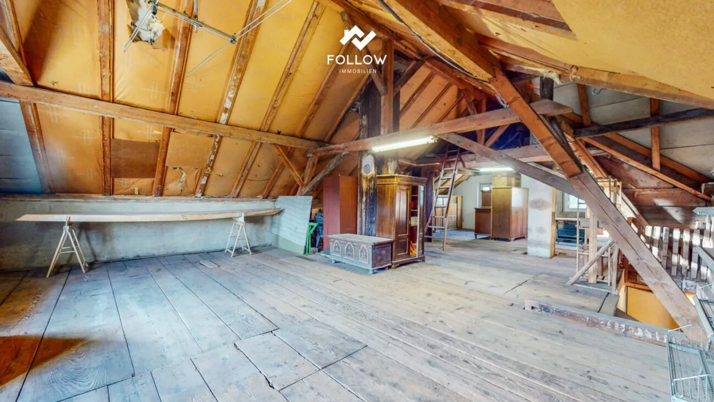 Vielseitiges Ein- oder Mehrfamilienhaus mit Baulandreserve Kopie - Foto 11 von 13