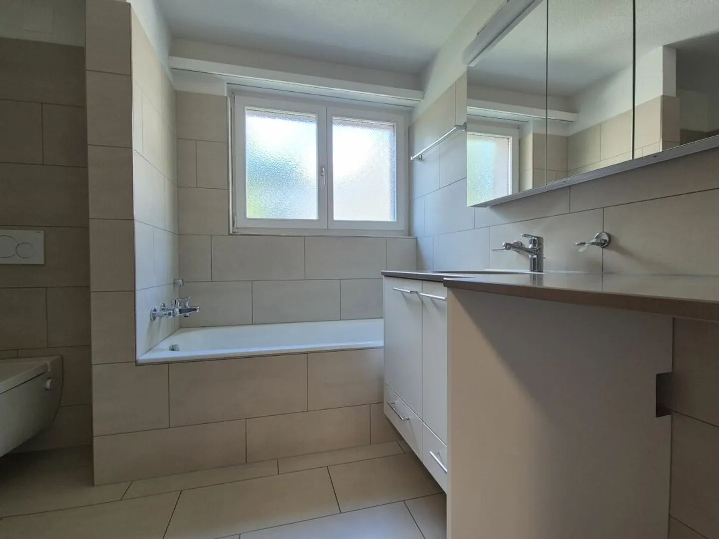 Cozy Apartment with Mountain View - Photo 7 of 11