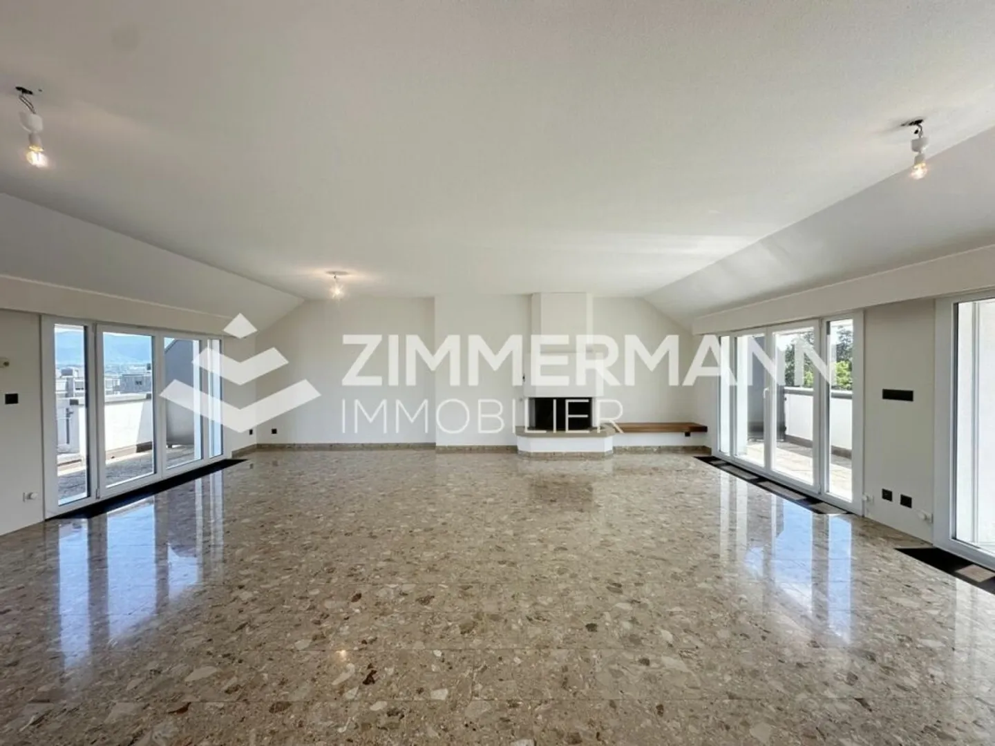 5 pièces en attique avec deux terrasses - Photo 1 sur 12