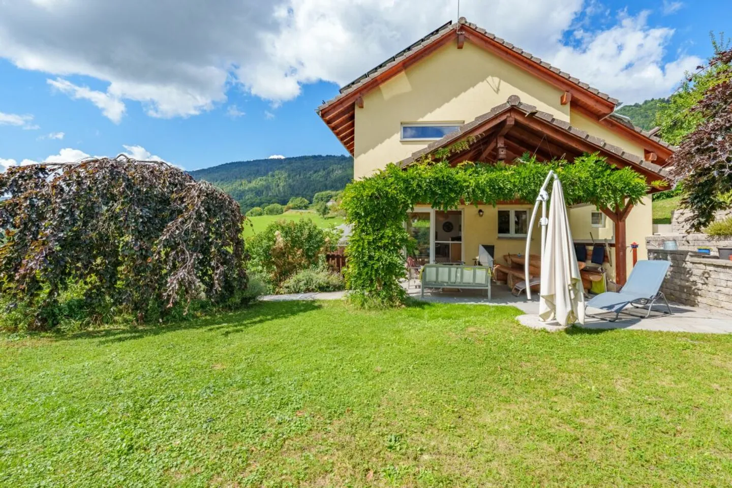 Magnifica villa progettata da architetto di 7,5 stanze a 7 minuti da Grandson - Foto 1 di 13