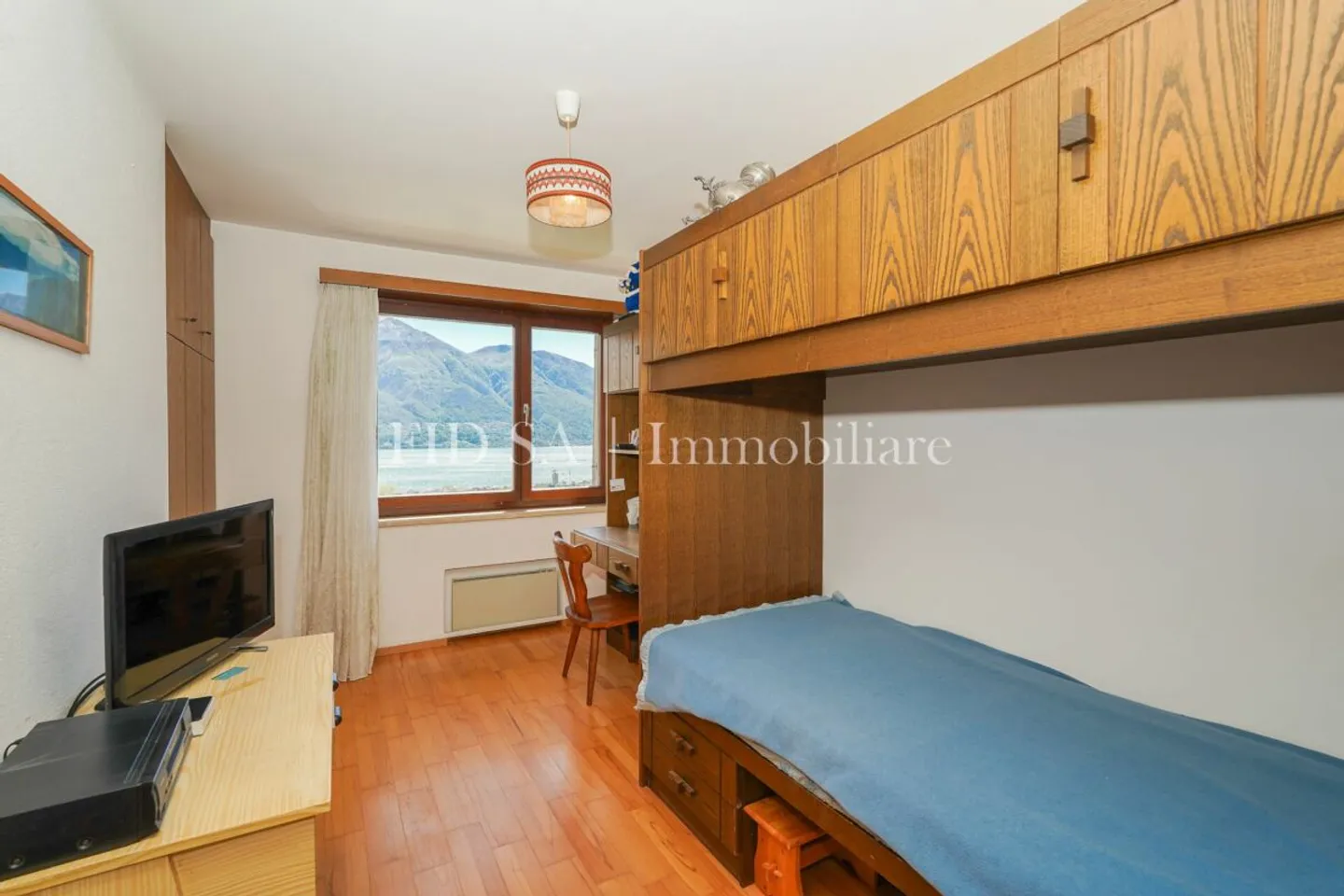 MINUSIO - Maison bifamiliale spacieuse avec un grand potentiel et une vue magnifique - Photo 8 sur 12