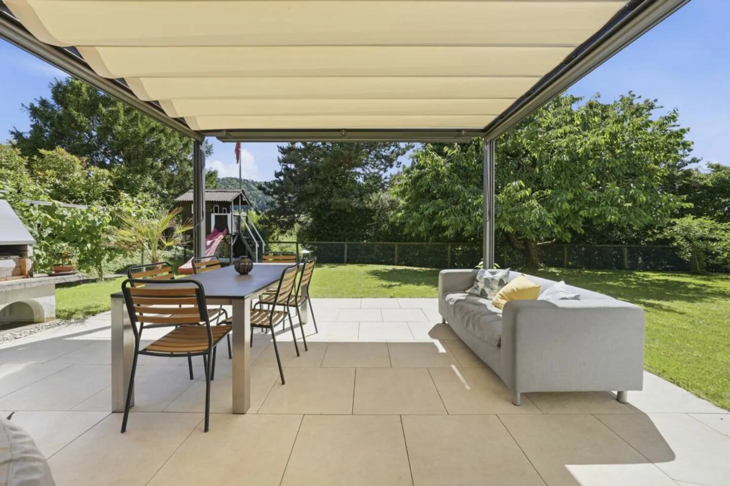 Casa familiare indipendente con fascino, privacy e paradiso del giardino soleggiato - Foto 6 di 13
