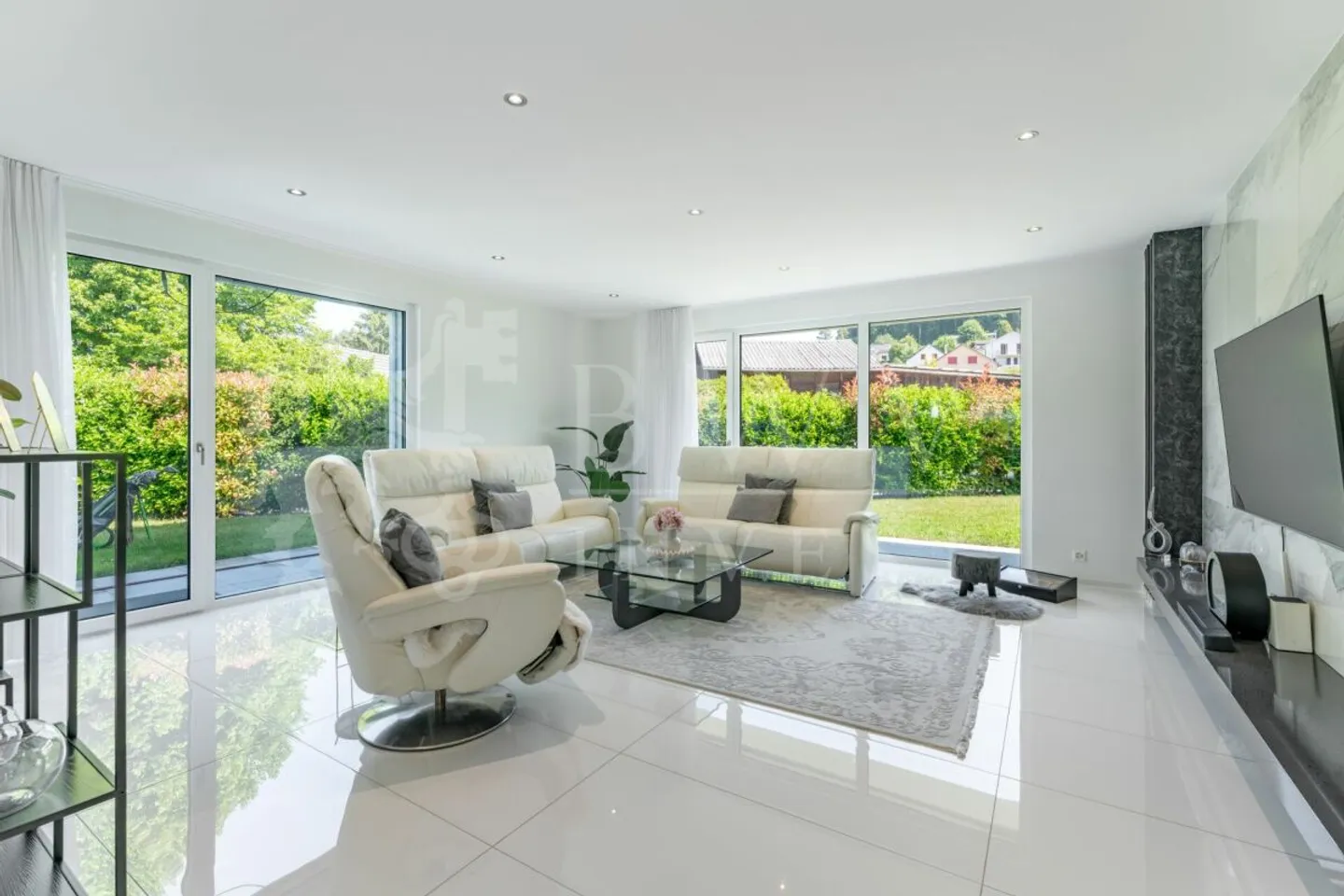 Modern Design House with Pool | 310 m² Living Space | Lots of Privacy - Photo 6 of 13