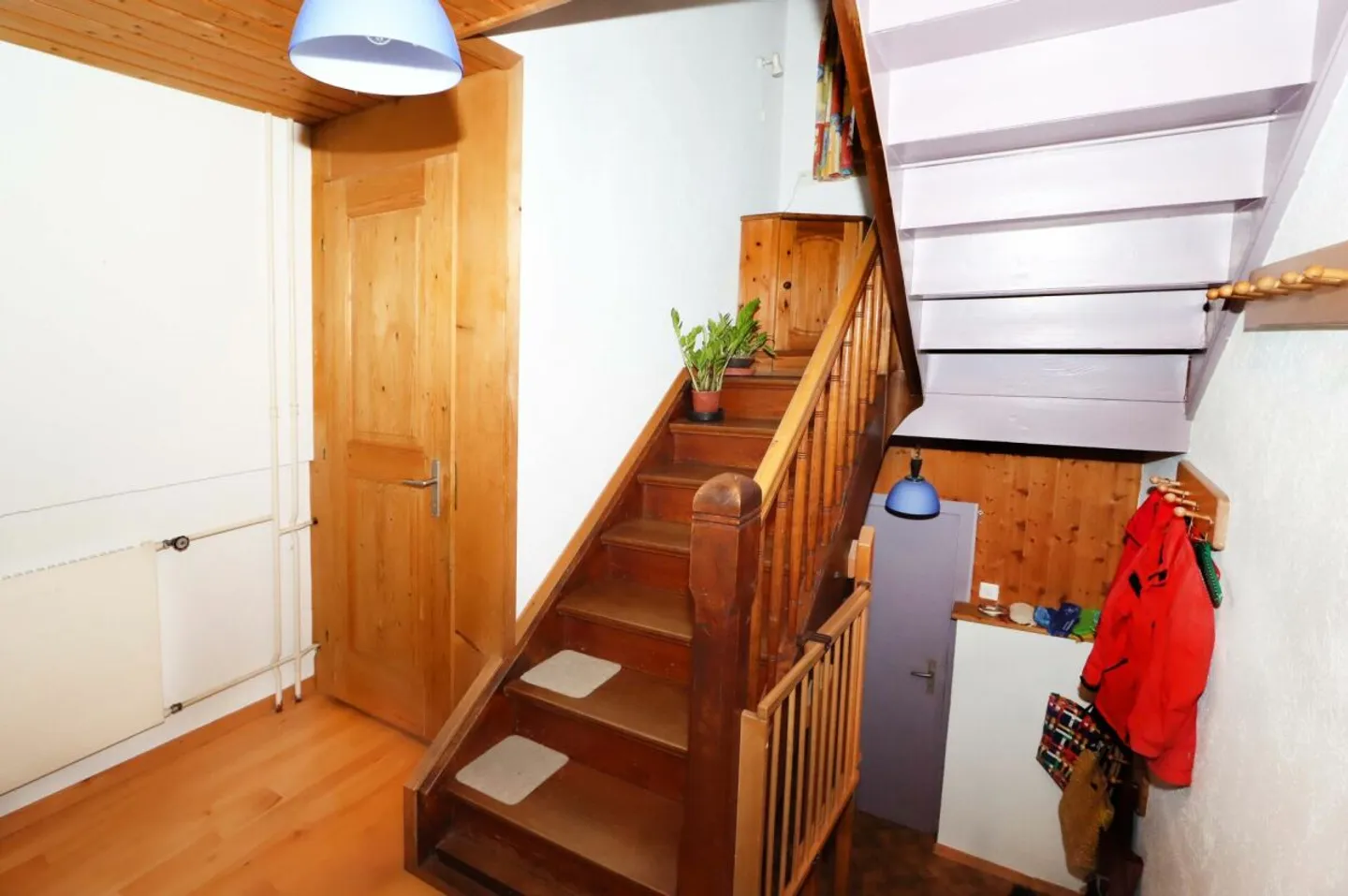 Maison jumelée de style chalet avec jardin - Photo 6 sur 13