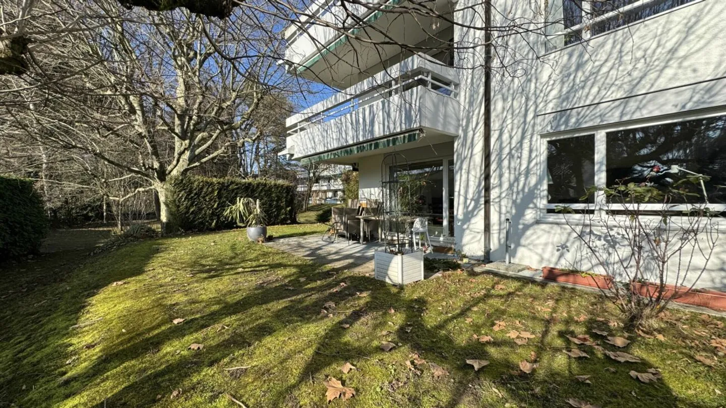 4.5-room apartment in a residence near the lake - Photo 4 of 13
