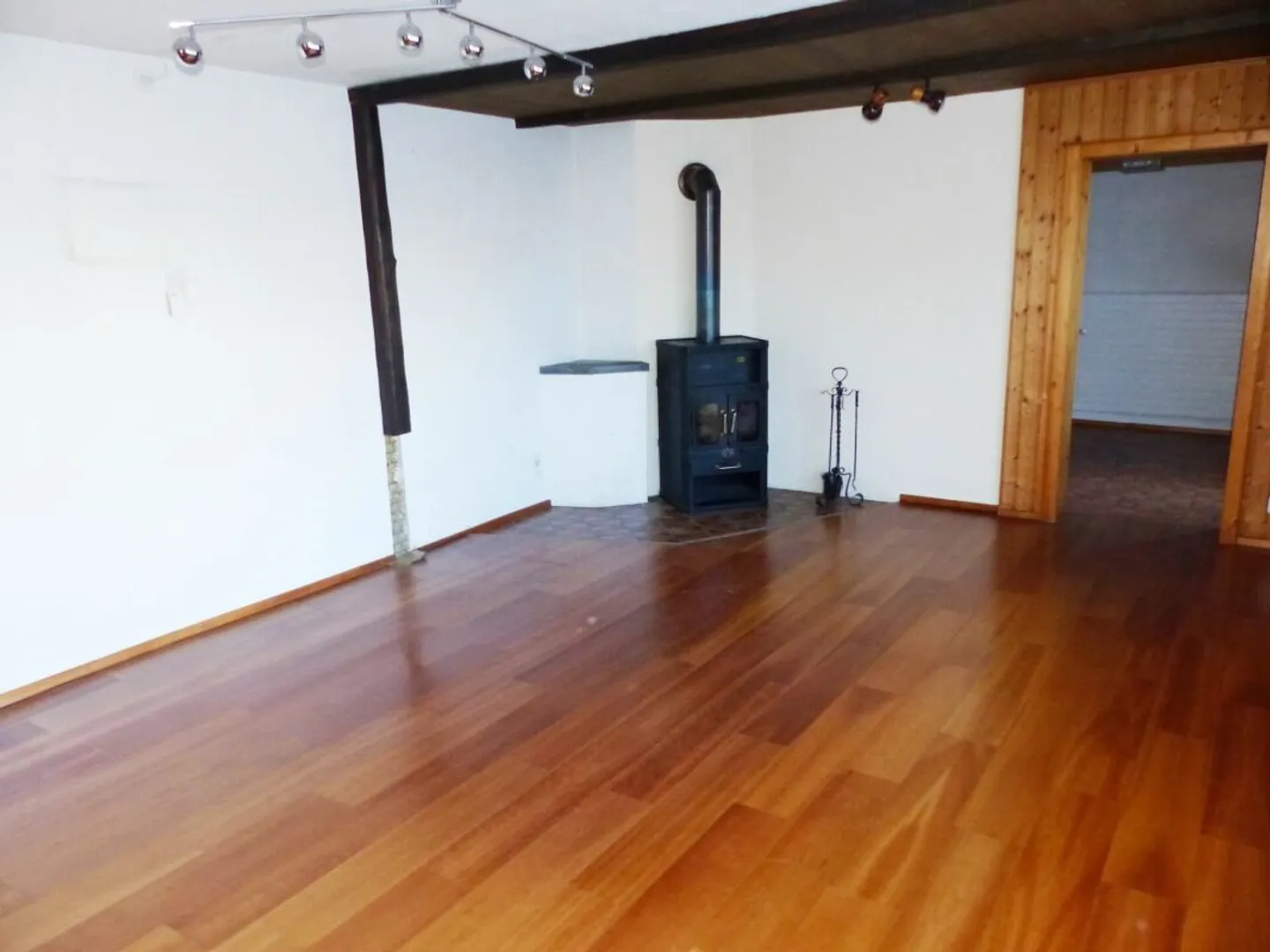 LARGE SINGLE-FAMILY HOUSE WITH POTENTIAL - Photo 4 of 13