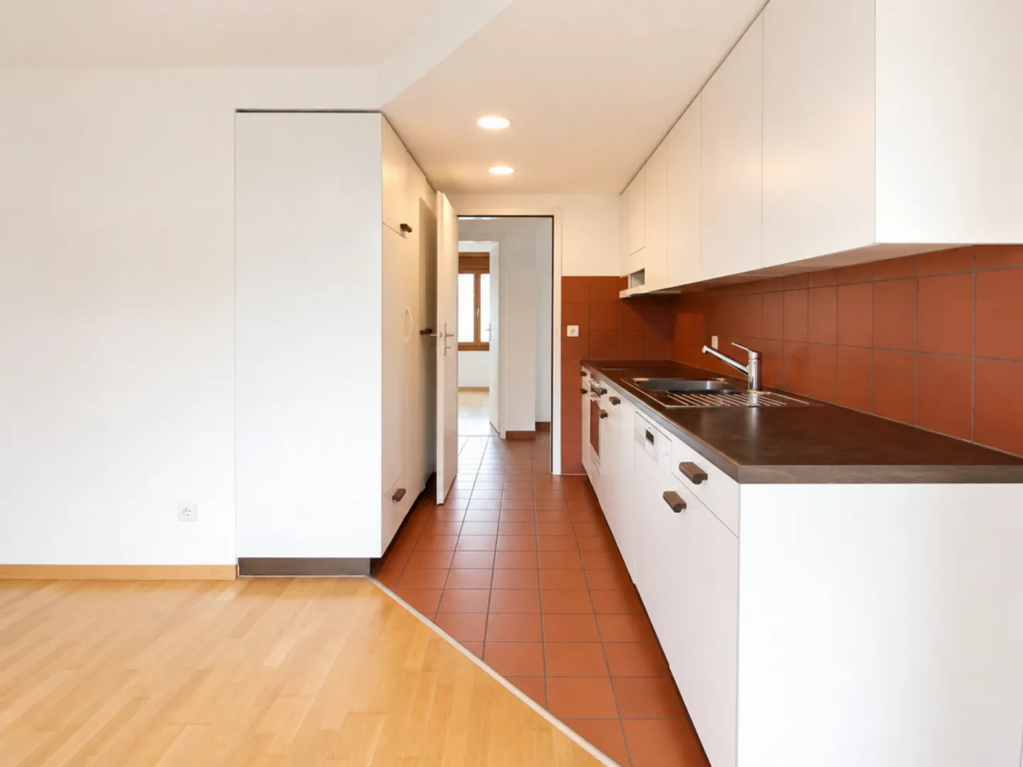 Spacious 5.5-room apartment with fireplace and sunny balcony - Photo 3 of 13