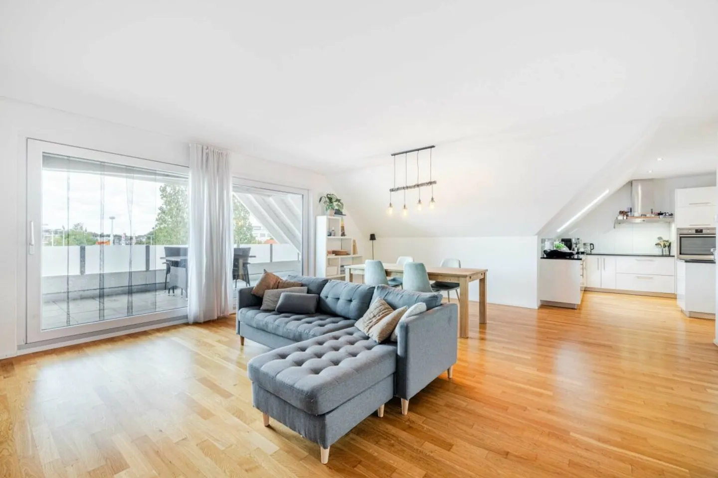 Living near Lake Constance - attractive 3.5-room penthouse apartment - Photo 3 of 6