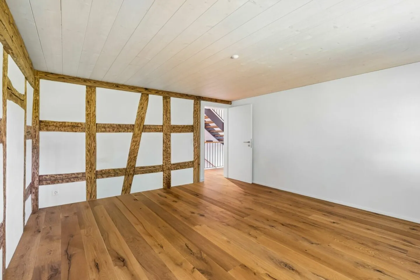 Wohnen mit Geschichte - Atemberaubender 5.5 Zimmer-Hausteil mit grossem Garten - Foto 8 di 13