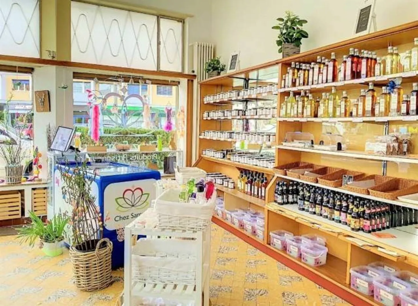 Appartamento ristrutturato di 2,5 stanze con spazio commerciale in centro città - Foto 2 di 9