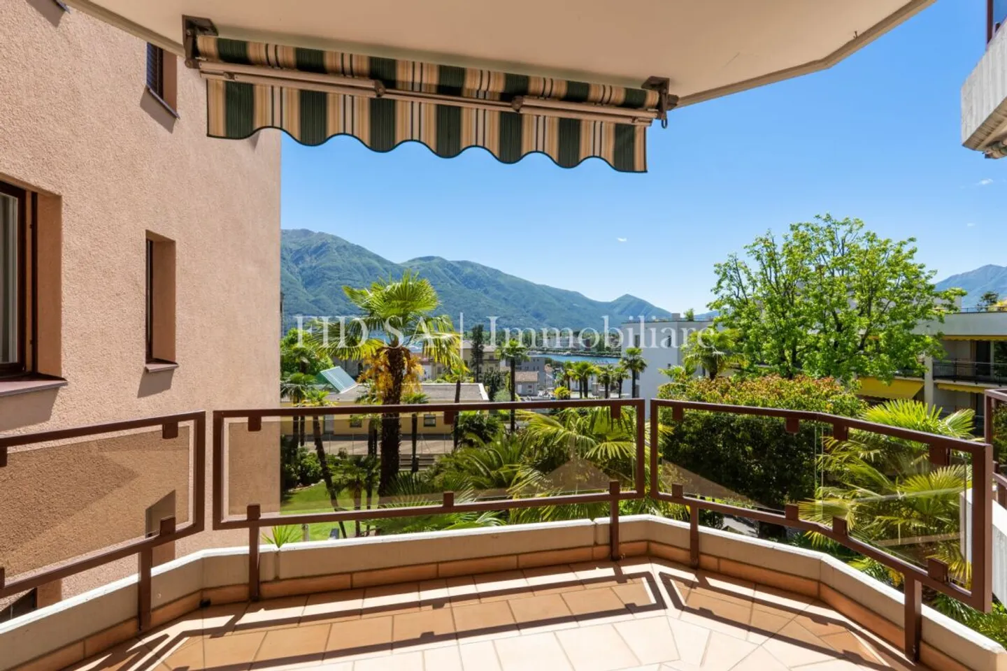 MURALTO - Apartment with lake view near the station and the lakeside - Photo 1 of 12