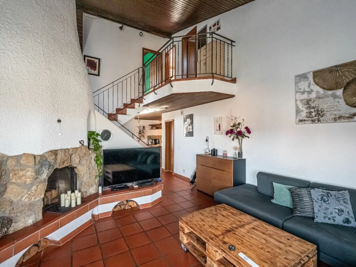 Maison jumelée charmante avec potentiel - Photo 1 sur 9