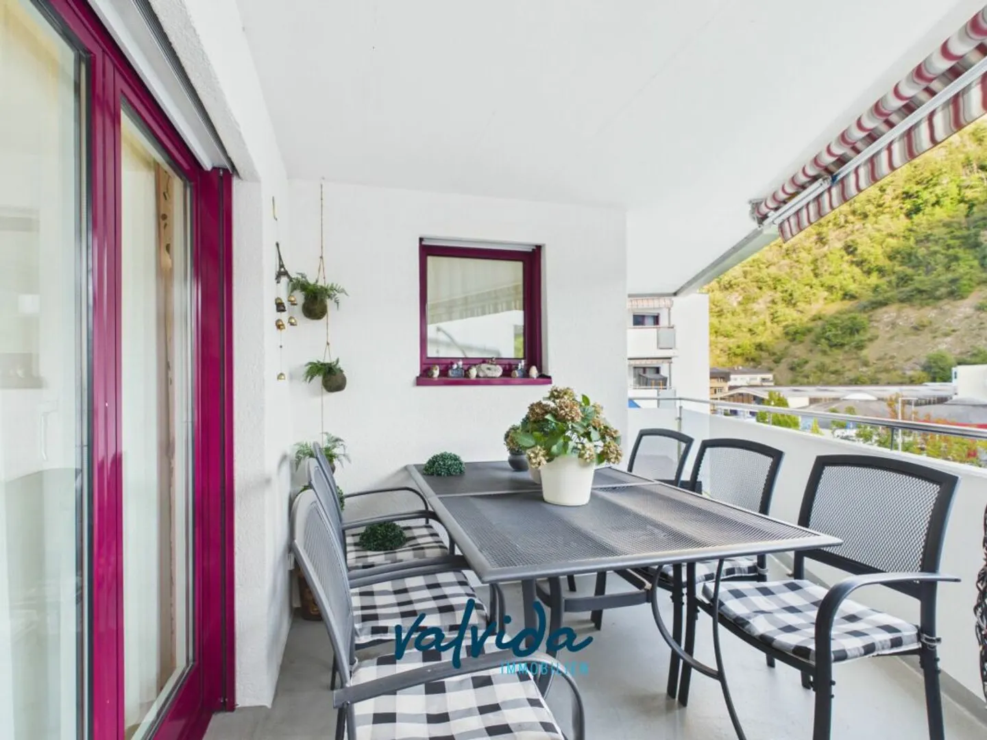 Stylish living in the heart of Visp - spacious 5.5-room apartment - Photo 8 of 13