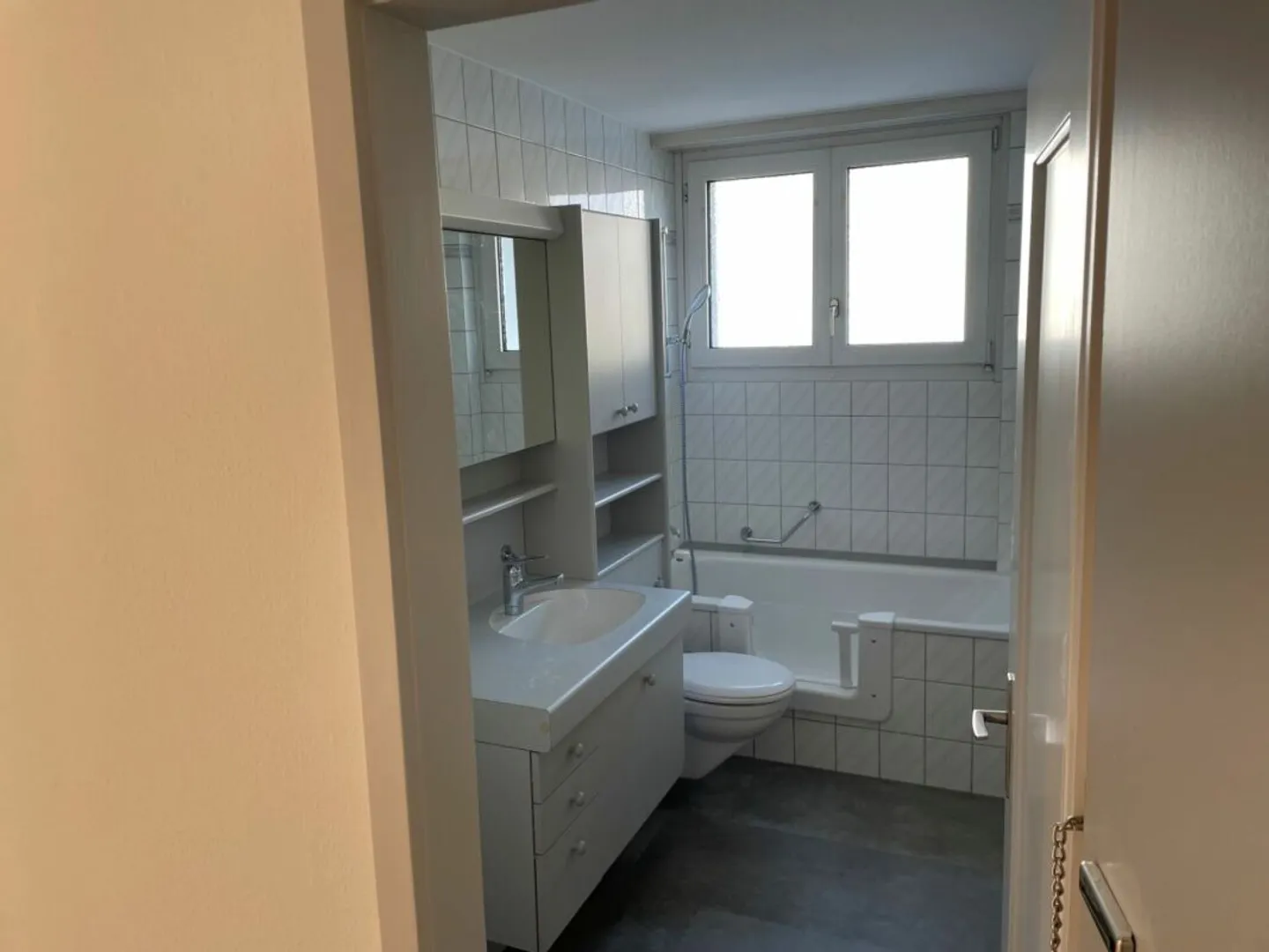 Helle 4-Zimmer-Wohnung mit Balkon - Foto 2 von 5