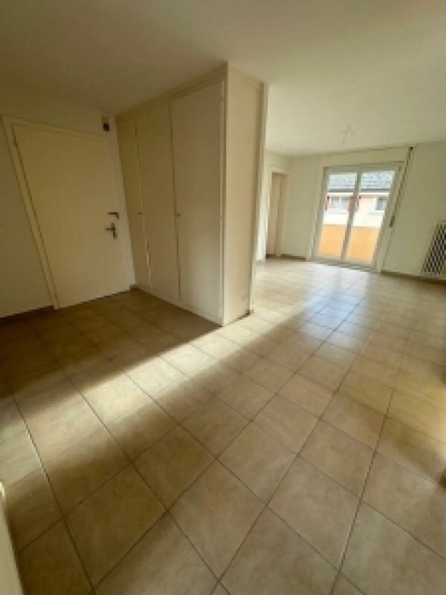 Pretty bright 4-room apartment with a balcony - Photo 7 of 7