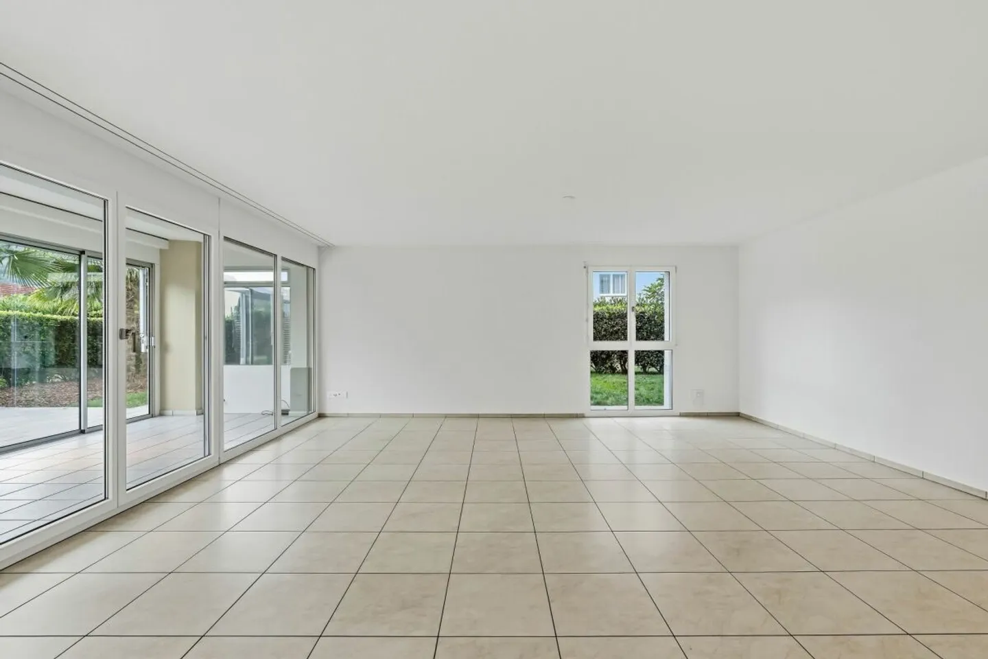 Beautiful 4.5 Room Garden Apartment with Winter Garden - Photo 3 of 13