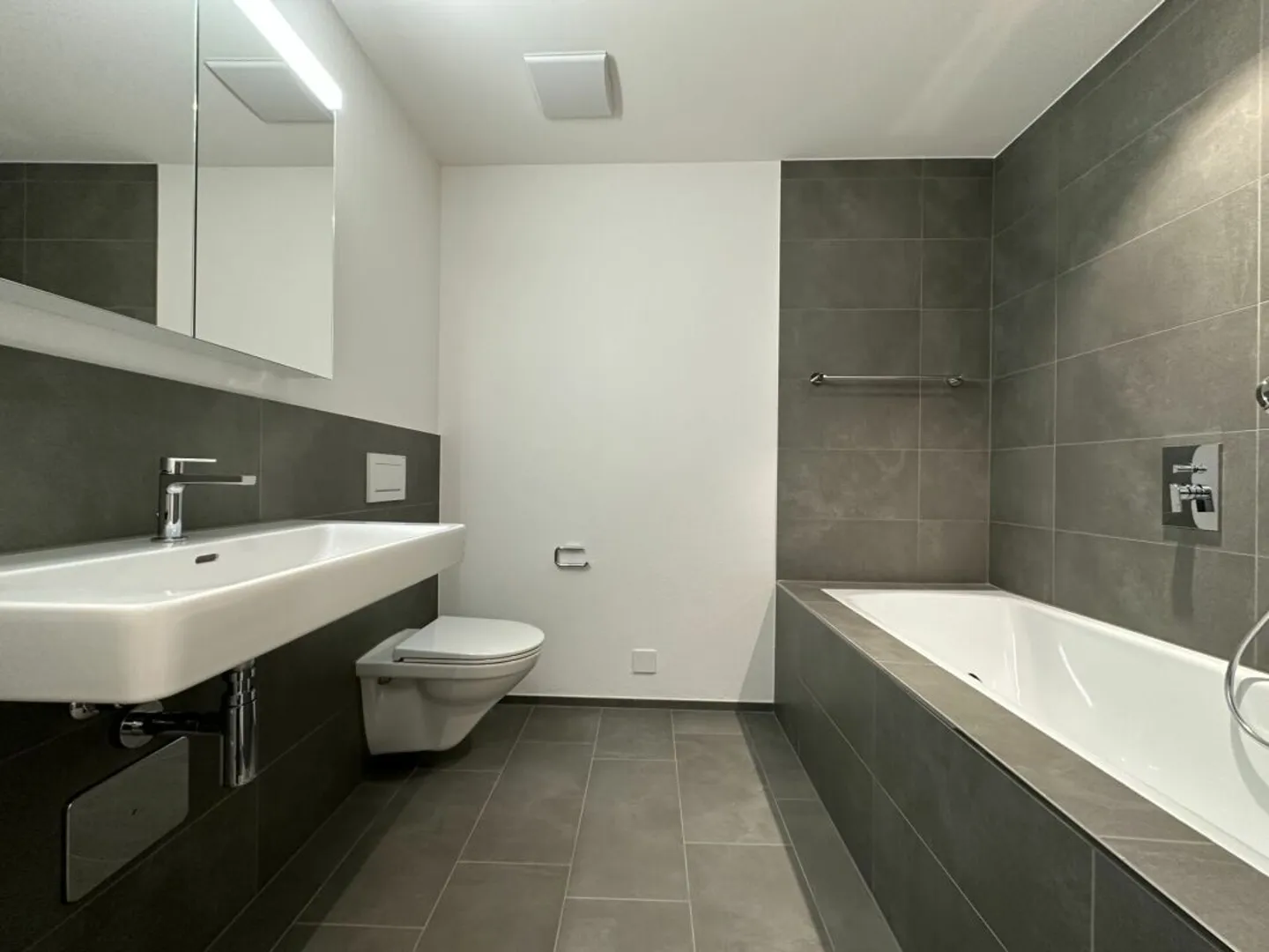 New apartment with mountain view - Photo 3 of 4