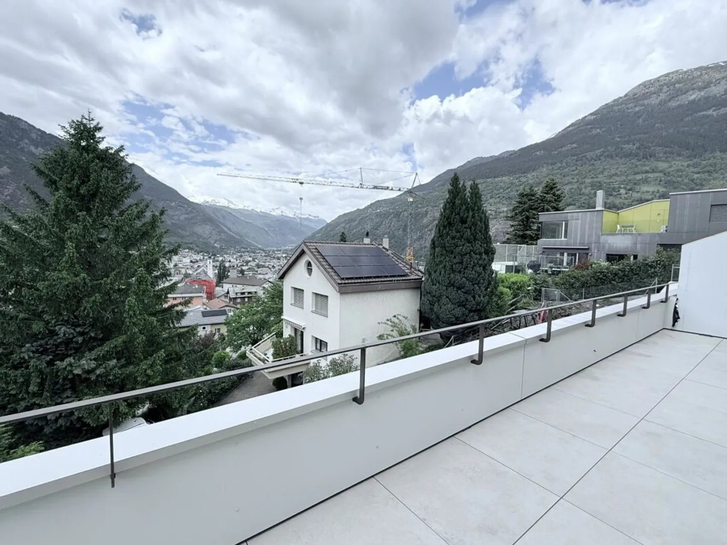 Unique penthouse apartment with alpine views in Brig and large sun terrace - Photo 6 of 13