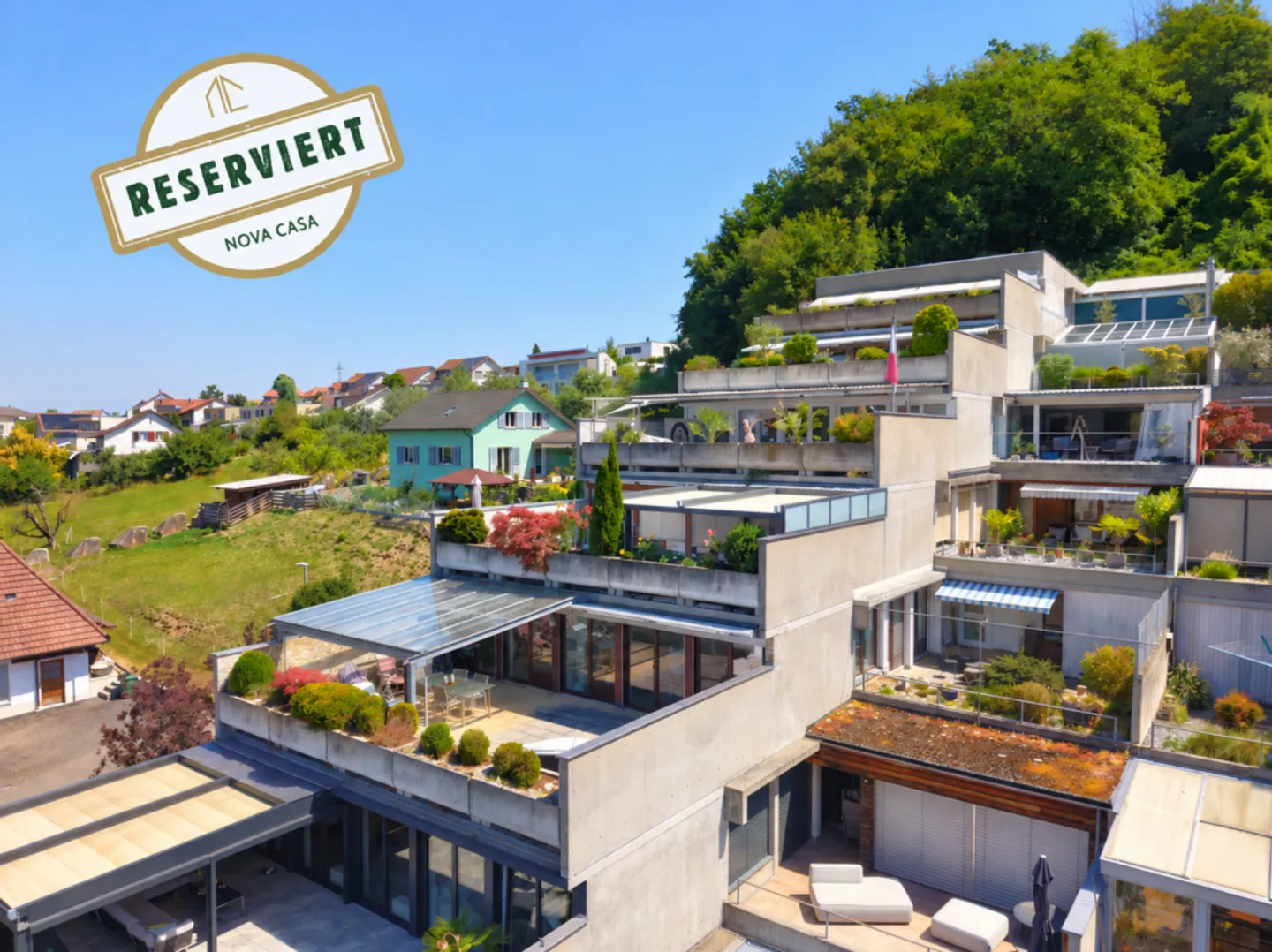 Wohnen mit Aussicht - lichtdurchflutete Terrassenwohnung mit Pool & Sauna - Photo 1 sur 8
