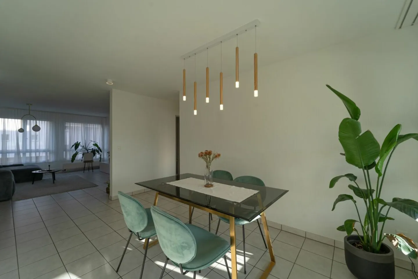 Spacious 4½-room apartment with winter garden and two underground parking spaces - Photo 3 of 12