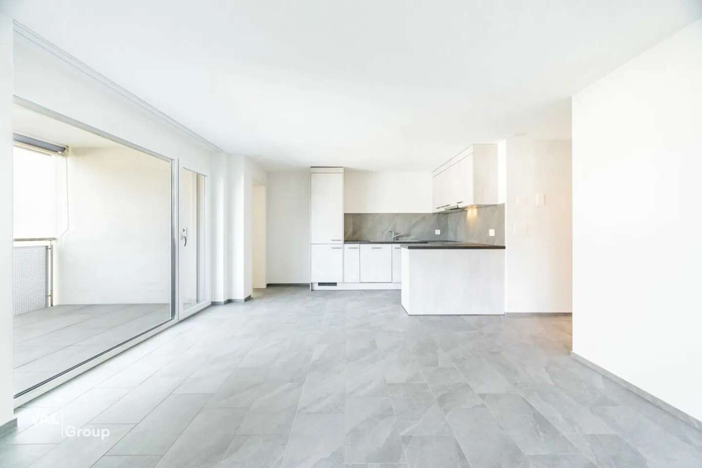 Attractive 3.5-room new apartment on the 2nd floor - bright & modern - Photo 2 of 13