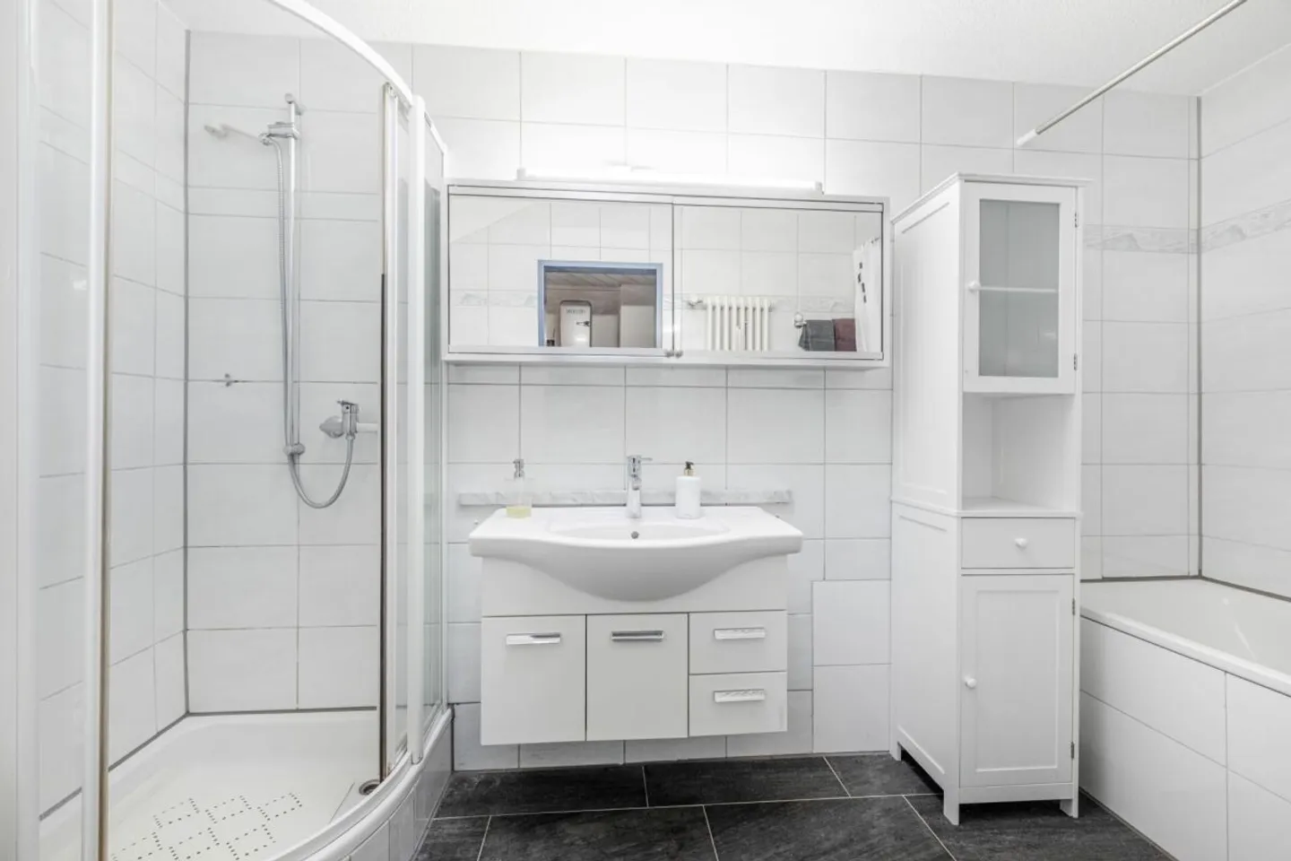 Appartement en attique spacieux de 5,5 pièces avec vaste terrasse sur le toit et potentiel d'aménagement individuel - Photo 7 sur 10