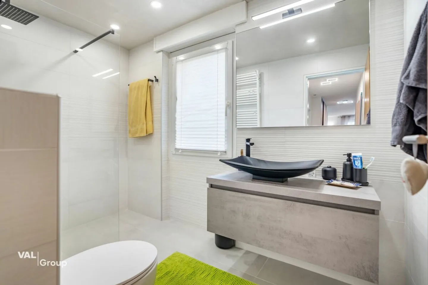 Rénové avec style, beaucoup de lumière et de charme - Photo 13 sur 13