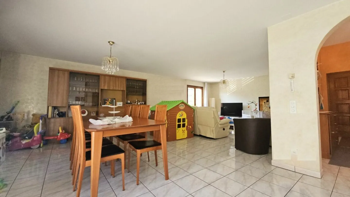 BEAUTIFUL AND LARGE INDEPENDENT HOUSE - Photo 5 of 13