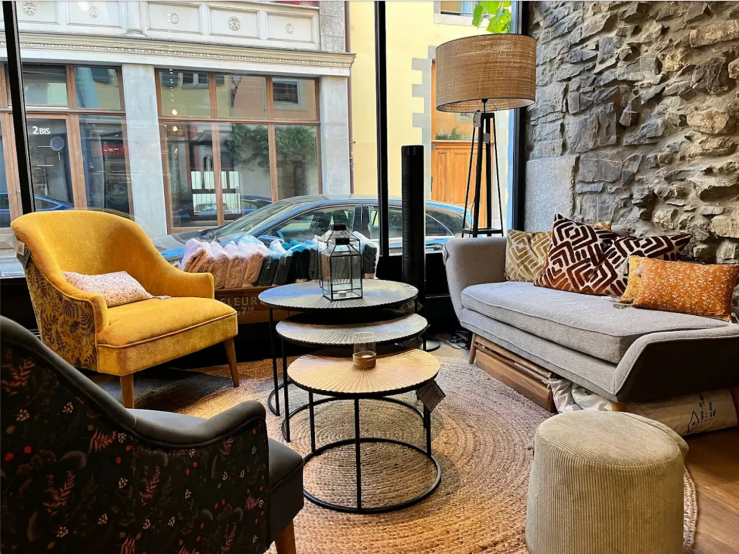 Unique Café Concept in Eaux Vives - Photo 9 of 13