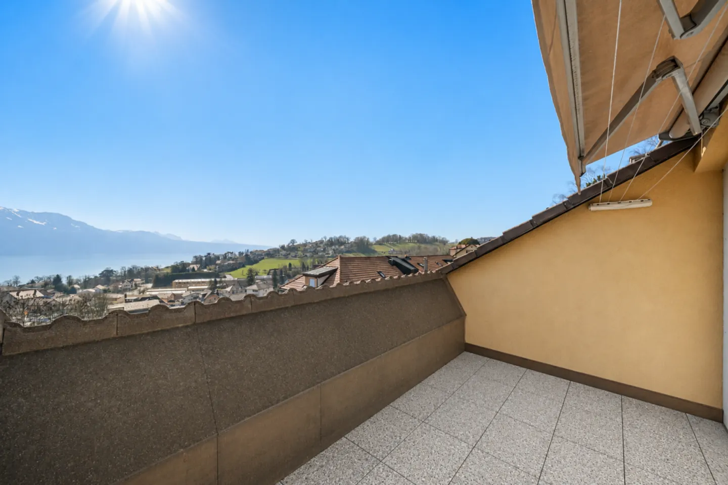 Appartement de 3,5 pièces avec une magnifique vue sur le lac et les montagnes ! - Foto 2 di 10
