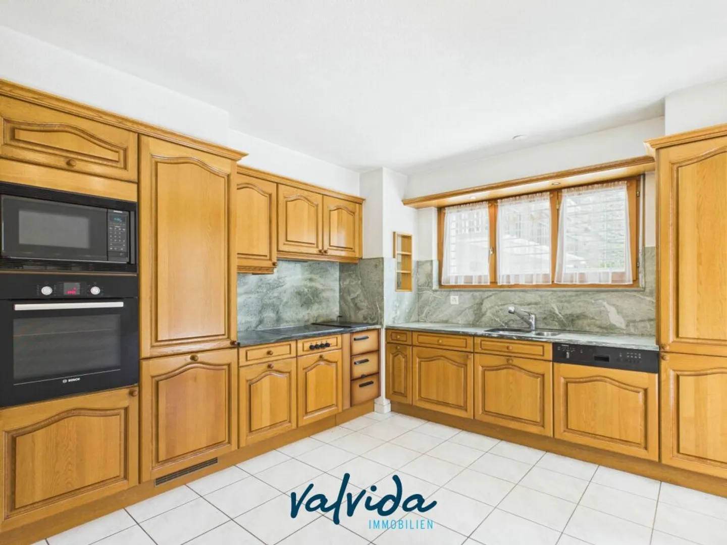 Maison bi-familiale conviviale avec potentiel d'aménagement à Staldenried - Photo 4 sur 13