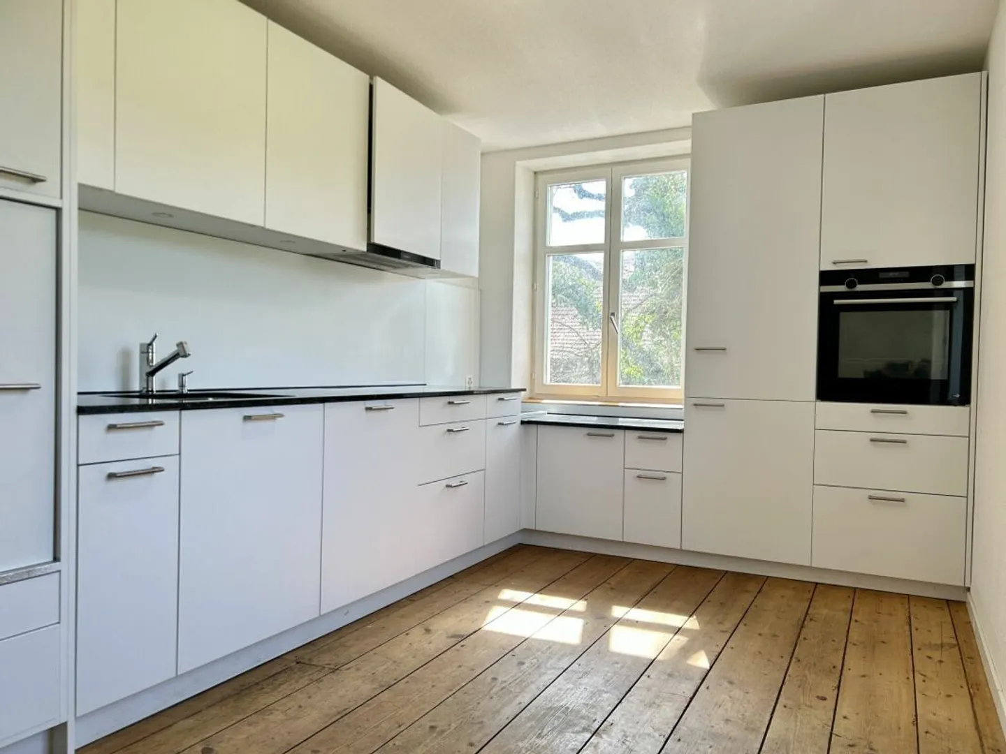 Maniero con due appartamenti, fienile e area circostante - Foto 11 di 13