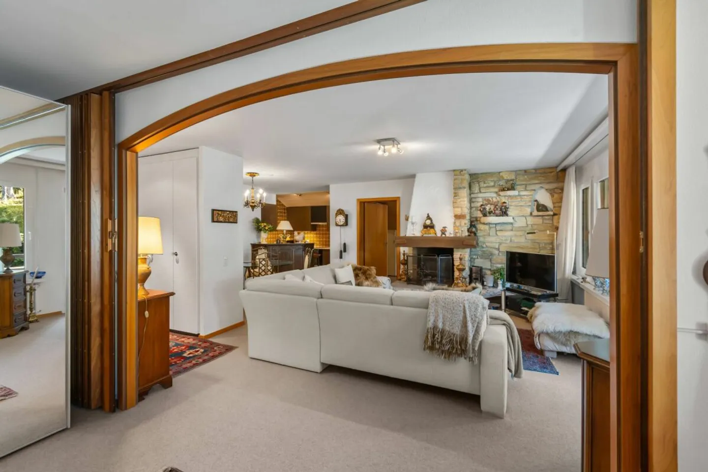 Appartement de vacances spacieux de 3 pièces avec balcon et une place de parking souterrain - Photo 4 sur 13