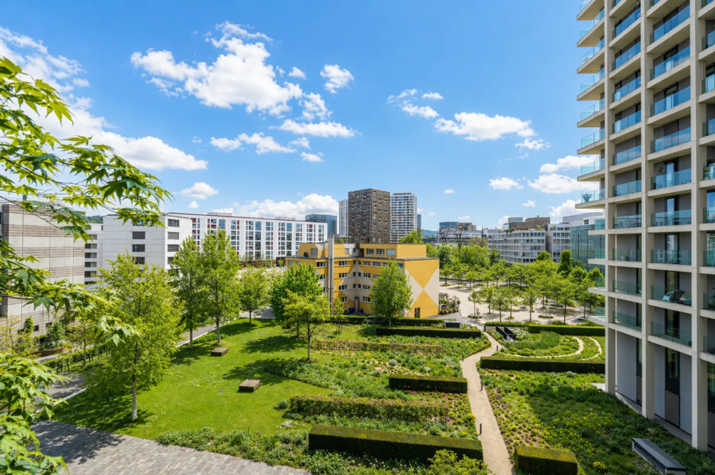 Stylish apartment with breathtaking view - Photo 3 of 8