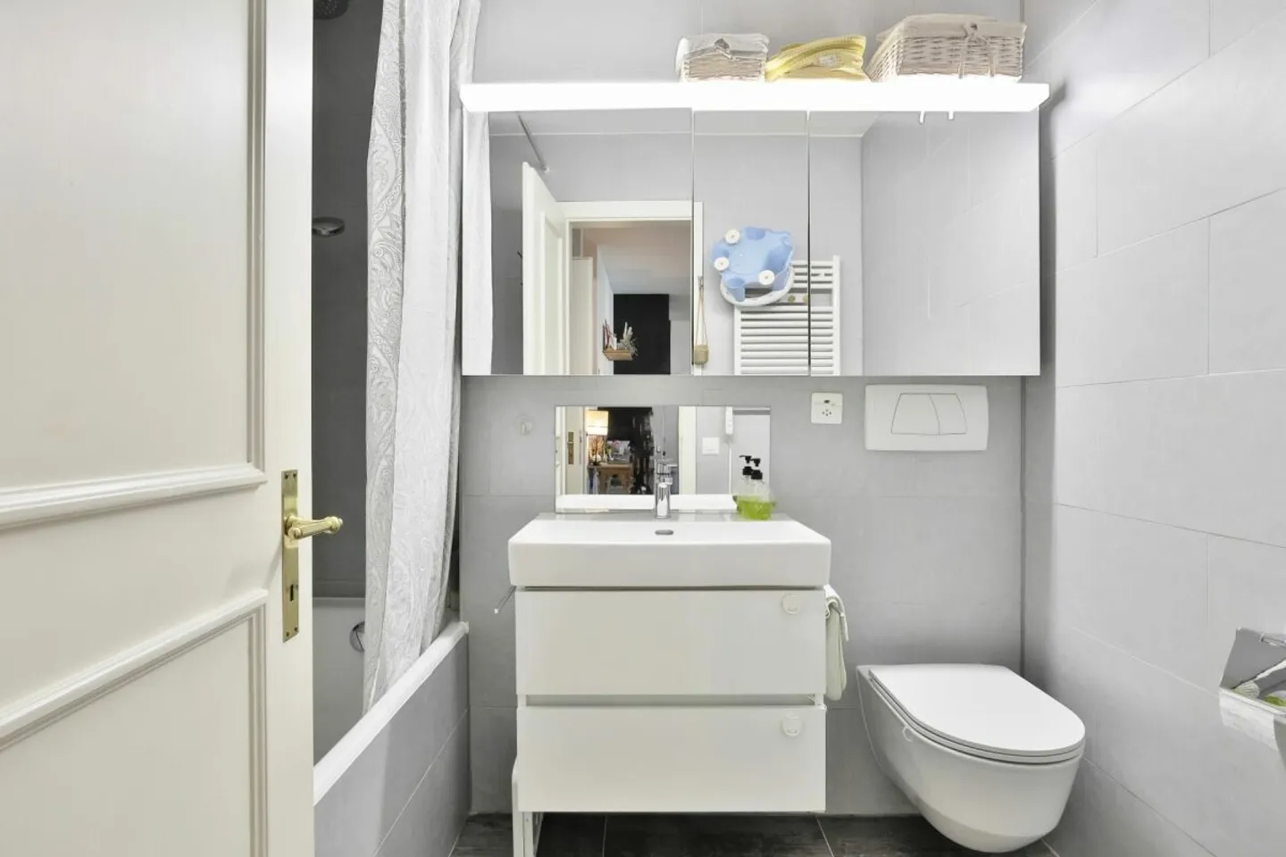 Hameau de Villette - Spacious 5-room apartment with veranda in Conches - Photo 8 of 10