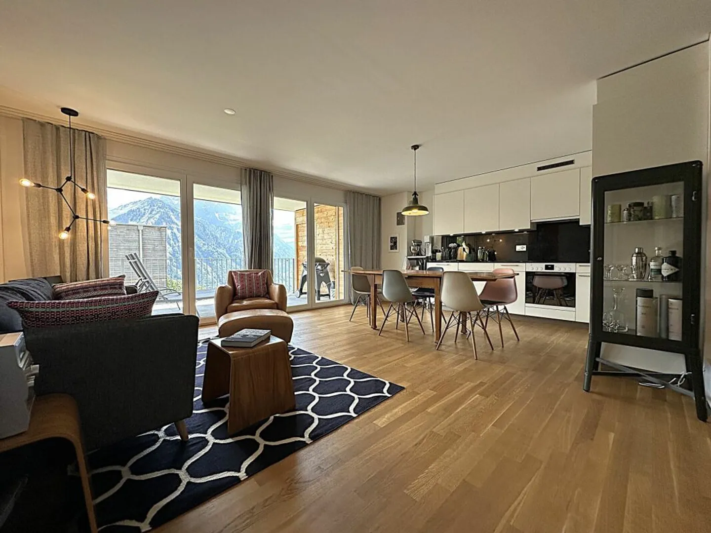 Charmante Wohnung mit Bergblick - Foto 2 von 13
