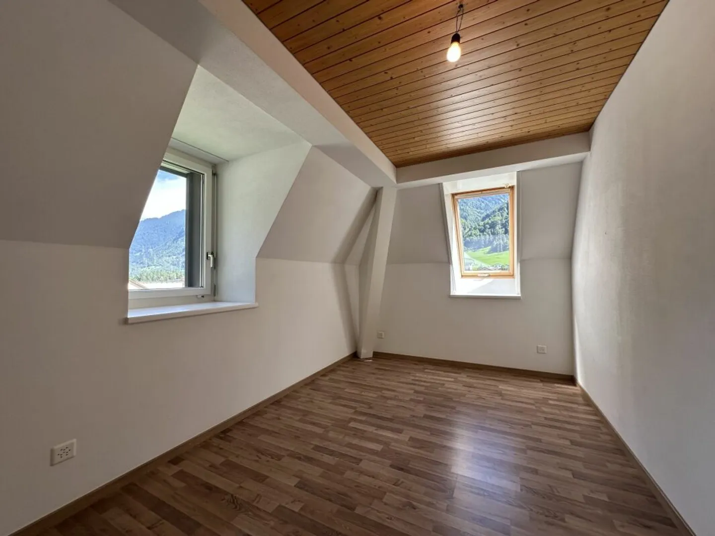 6 Zimmer Dachwohnung direkt beim Bahnhof Linthal - Photo 9 sur 13