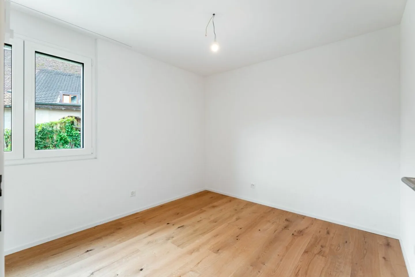 Riduzione di prezzo -50'000.- / Nuova costruzione moderna con stile - Appartamento al piano terra di 4,5 stanze - Foto 9 di 13